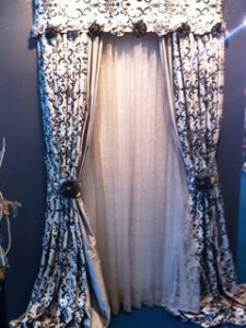 芦屋カーテンお客様から頂いたオーダーカーテンの施工実績ヨーロッパドレープカーテン伝統的